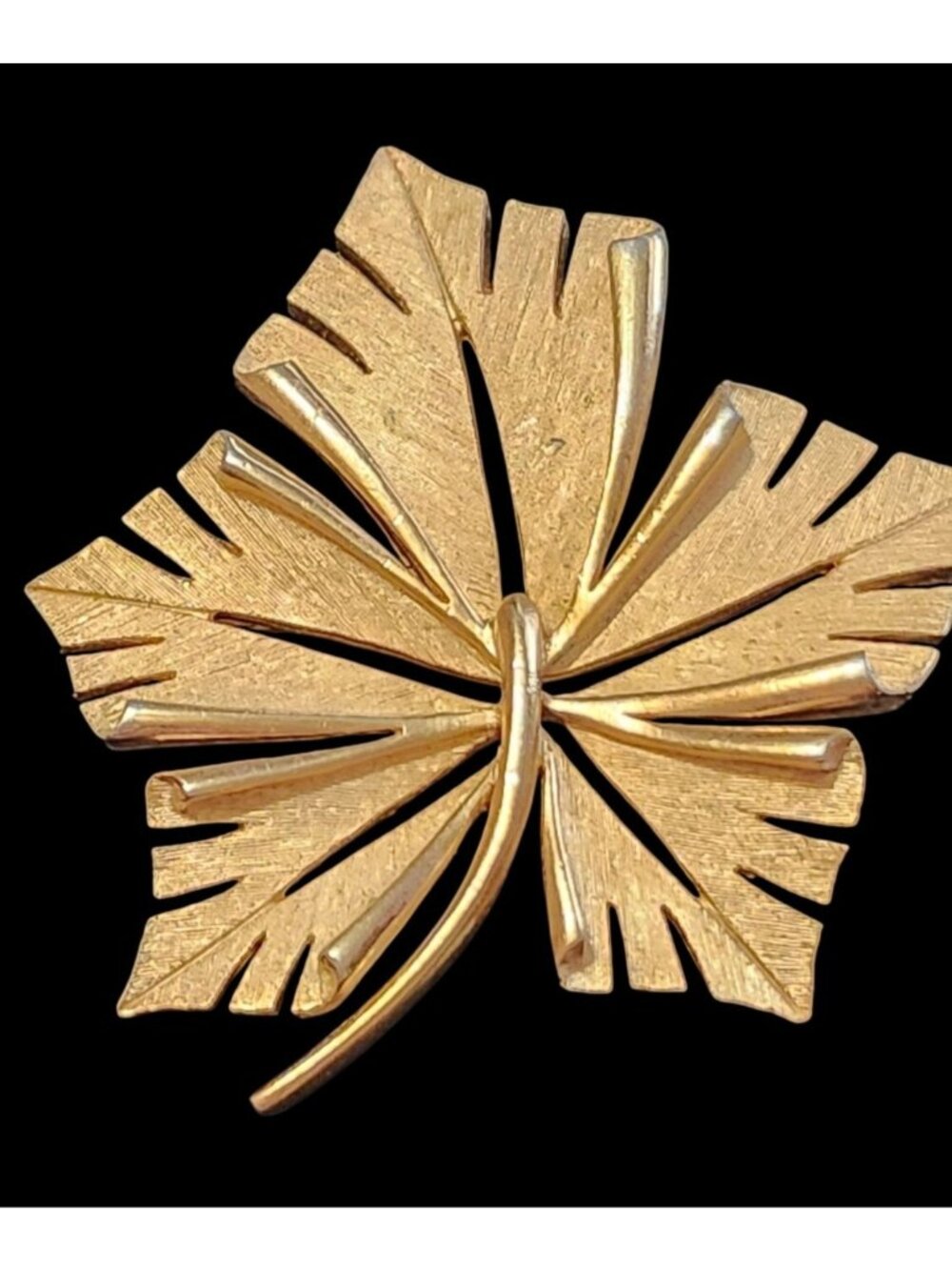 Trifari Brushed Gold Tone Leaf Pin Brooch Vintage Jewelry 2.5 Inches